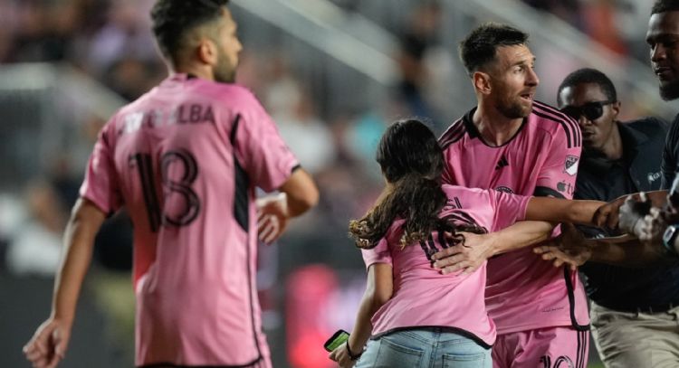 Messi ya está en Monterrey… y Rayados advierte: Se arrestará a quien invada el campo