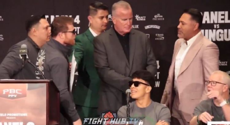 “Pinche maricón”, le dice el Canelo Álvarez a De la Hoya en plena conferencia (Videos)