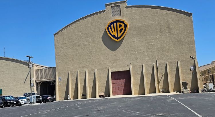 Warner Bros podría ajustar plantilla tras perder 966 millones de dólares en el primer trimestre