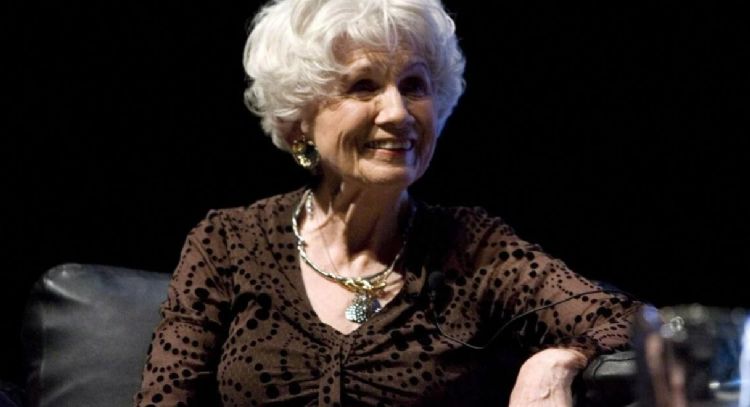 Alice Munro, premio Nobel de Literatura canadiense muere a los 92 años
