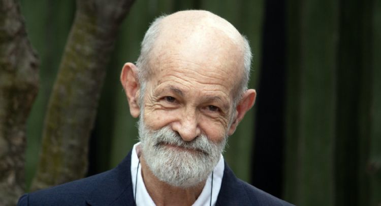 Luis De Tavira recibe Medalla Vasconcelos; lanza crítica a políticas culturales