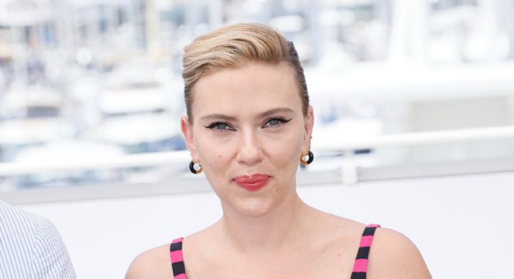 Scarlett Johansson dice que voz de ChatGPT es muy parecida a la suya; OpenAI suspende su uso