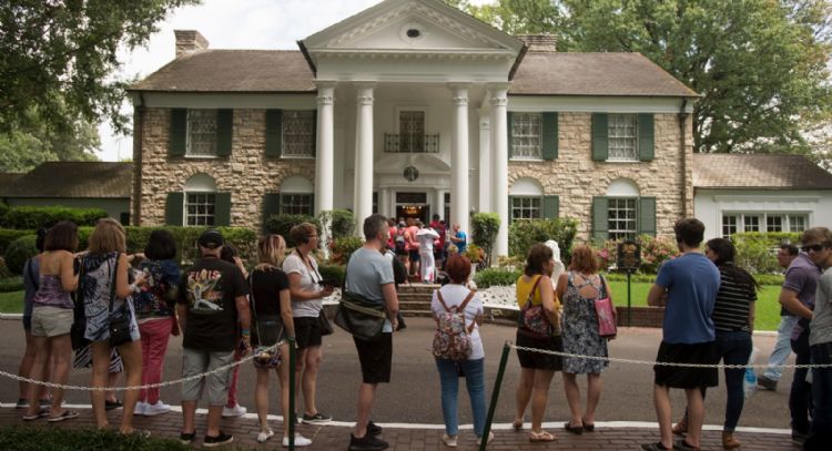 Juez en Tennessee frena la venta de la antigua residencia de Elvis Presley, Graceland