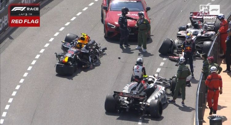 Monoplaza de "Checo" Pérez queda destrozado y queda fuera de la carrera en Mónaco