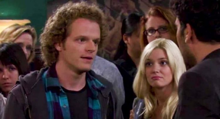 Nick Pasqual, actor de How I Met Your Mother, fue arrestado por supuestamente apuñalar a su exnovia