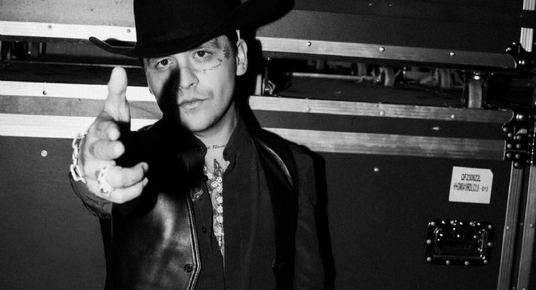 Universal Music demanda a Christian Nodal por falsificación de documentos