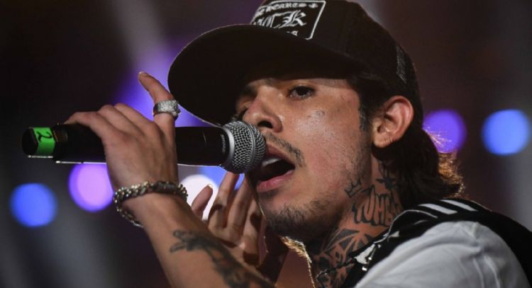 Natanael Cano muestra su apoyo a Claudia Sheinbaum durante un concierto
