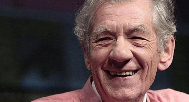 Ian McKellen sufre una caída durante una obra de teatro
