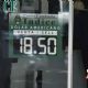 Peso gana por un dólar que se debilita ante expectativa de recortes de la Fed