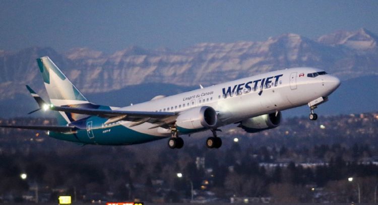 La aerolínea canadiense WestJet cancela más de 400 vuelos por una huelga inesperada de mecánicos