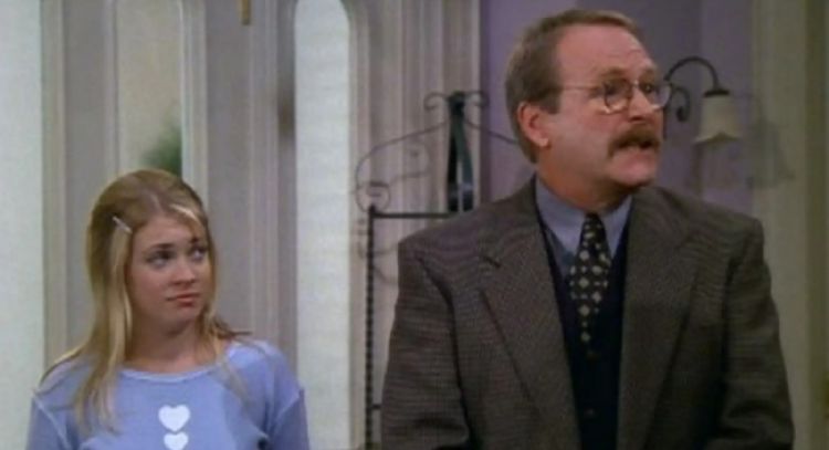 Falleció Martin Mull, actor que interpretó al director Kraft en “Sabrina, la bruja adolescente”