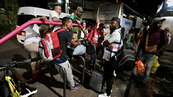 Aseguran que traslado de migrantes de Plaza Giordano Bruno a Cuernavaca y Toluca fue “consensuado"