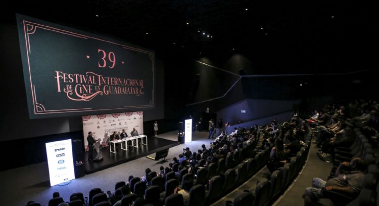 El cineasta Álex de la Iglesia, la actriz Najwa Nimri y el rapero C. Tangana en el Festival de Cine de Guadalajara