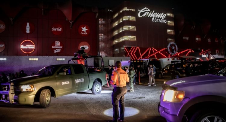 Balean a un hombre en la cabeza tras pelea en el Estadio Caliente de Tijuana (Videos)