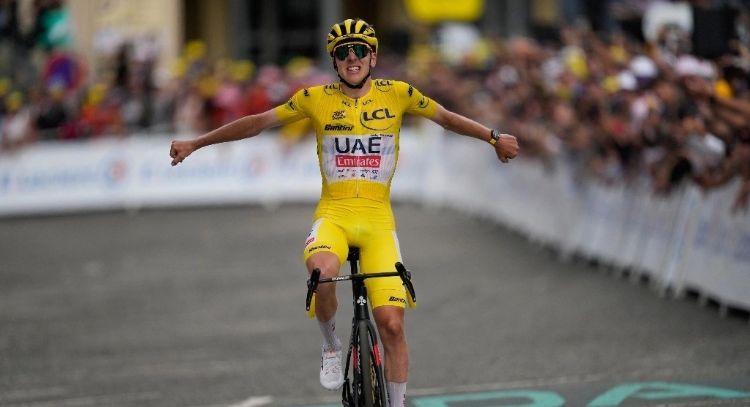 Pogacar surge al final del último ascenso y gana la 14ma etapa del Tour de Francia