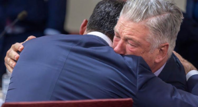 Alec Baldwin agradece a sus seguidores tras final anticipado de juicio por homicidio involuntario