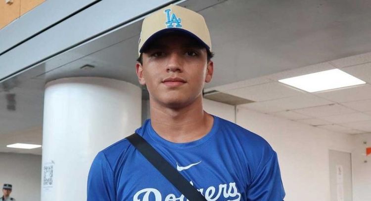 Ezequiel Rivera, de 14 años, es contratado por los Dodgers y así lo comunicó a su madre (Video)