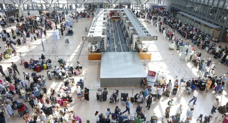 Caída de Microsoft desata caos en bancos, aerolíneas, medios, empresas...