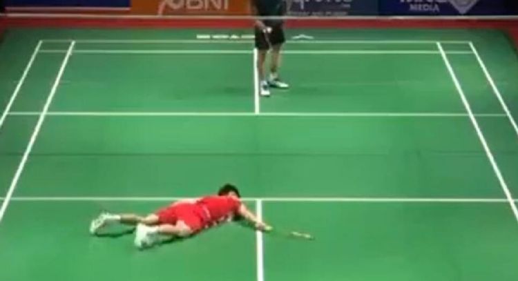 Zhang Zhijie, jugador de bádminton de 17 años, murió en pleno partido