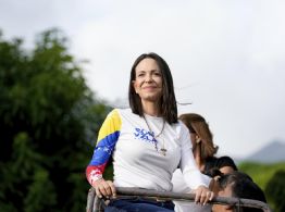 María Corina Machado se fracturó una vértebra en su huida de Venezuela para intentar recoger el Nobe