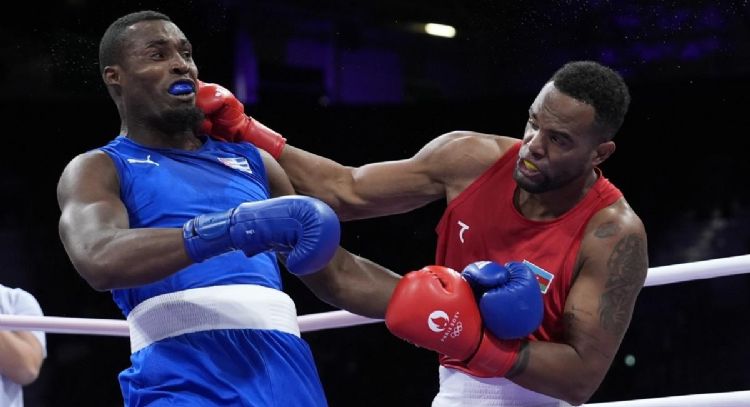 El bicampeón olímpico Julio César La Cruz pierde ante desertor cubano en boxeo
