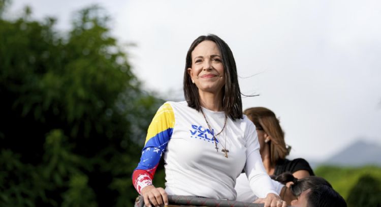 María Corina Machado se fracturó una vértebra en su huida de Venezuela para intentar recoger el Nobe
