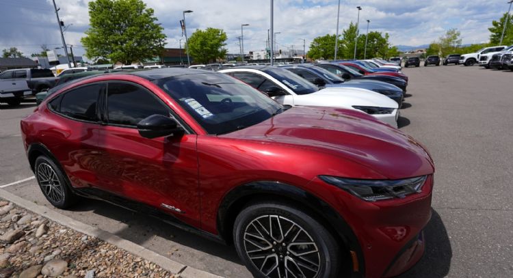 China advierte a Canadá sobre medidas arancelarias a sus vehículos eléctricos