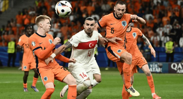 Países Bajos remonta para vencer 2-1 a Turquía y enfrentará a Inglaterra en semis de la Eurocopa
