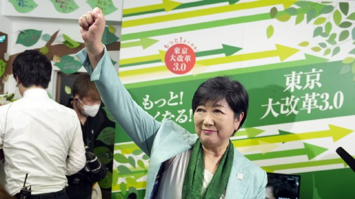 Gobernadora de Tokio que dio subsidios para el cuidado de niños gana tercer mandato