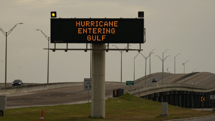 Beryl recupera fuerza de huracán mientras se aproxima al sur de Texas