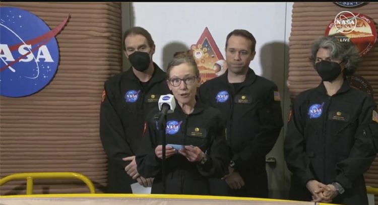 Una tripulación de NASA sale tras pasar un año en simulación de hábitat de Marte