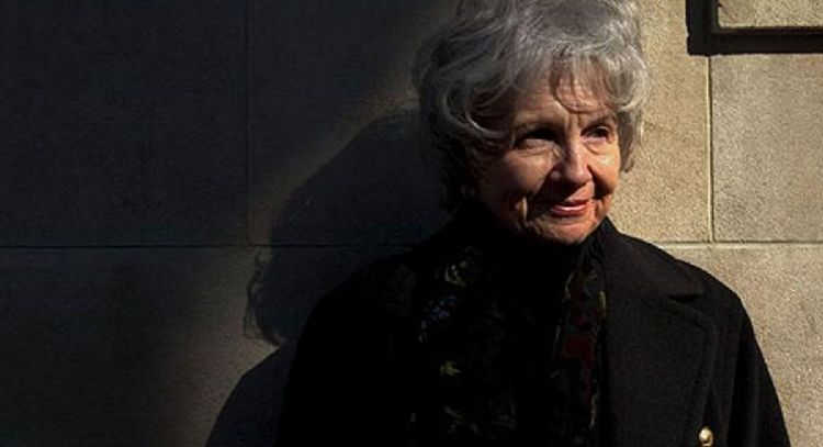 Hija de Alice Munro denuncia abusos sexuales por parte de su padrastro
