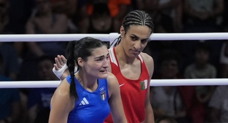 Boxeadora que tuvo problemas con prueba de género gana a los 46 segundos de pelea (Video)