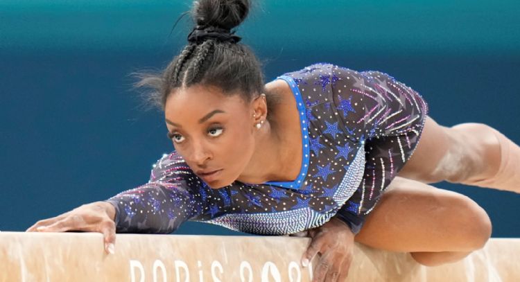 Simone Biles supera a Rebeca Andrade y recupera el trono en el all-around olímpico