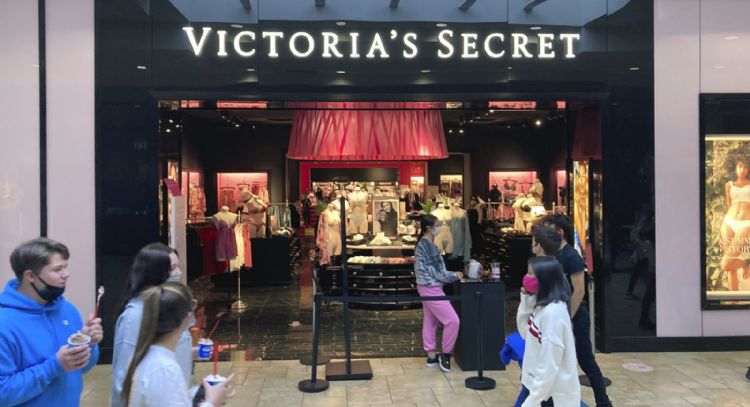 Victoria's Secret ficha como CEO a Hillary Super, dirigía la marca de lencería de Rihanna