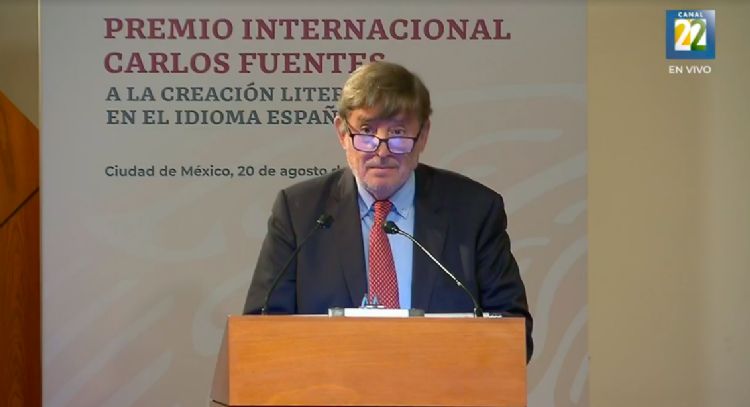 El poeta García Montero dedica el premio Carlos Fuentes a Cristina Pacheco