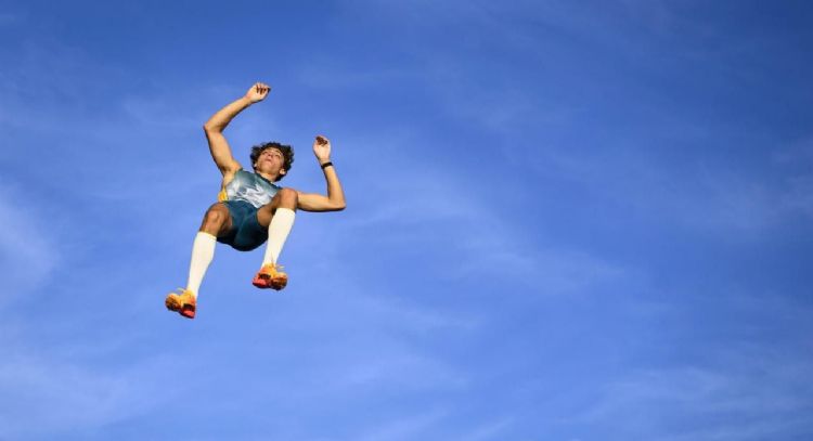 Armand Duplantis rompe su récord del mundo en pértiga