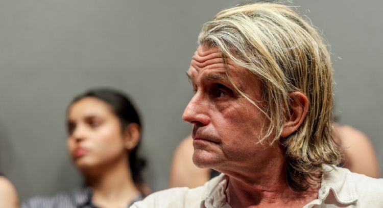 Renuncia la abogada de la becaria mexicana que denunció a Nacho Cano