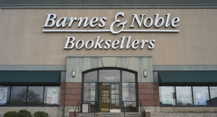 Leonard Riggio, quien forjó un imperio de venta de libros con Barnes & Noble, muere a los 83 años