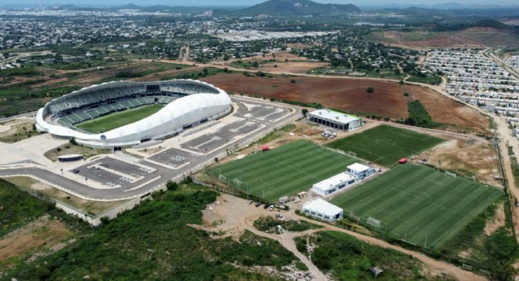 Grupo Salinas finta al SAT: Anuncia obra pública, pero se regala canchas para el Mazatlán FC