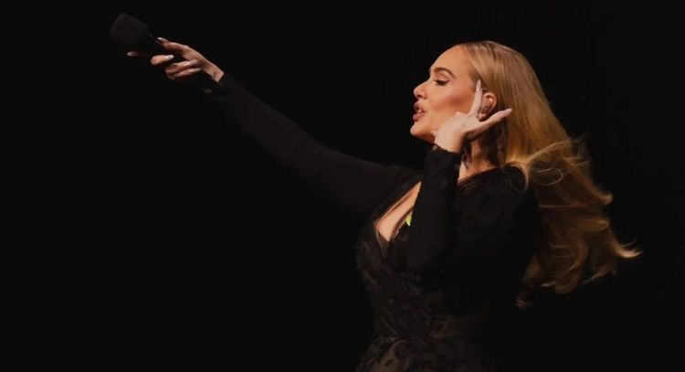 Adele detiene su concierto para ver la final olímpica femenil de los 100 metros planos