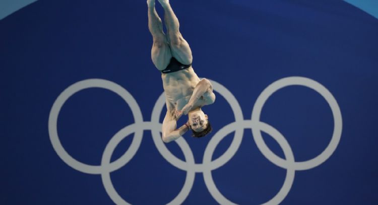 Osmar Olvera avanza a la final de trampolín individual en París 2024 (Video)