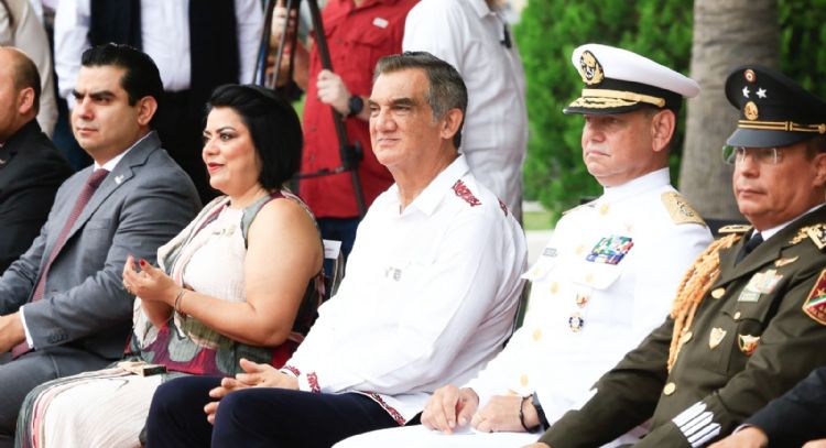 Presidió Américo Villarreal desfile cívico-militar por 214 aniversario del inicio de la independencia