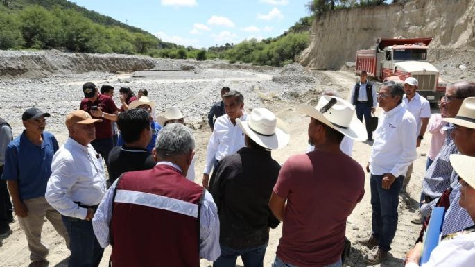 Entrega Américo viviendas a damnificados por la tormenta Alberto y supervisa obras en Tula