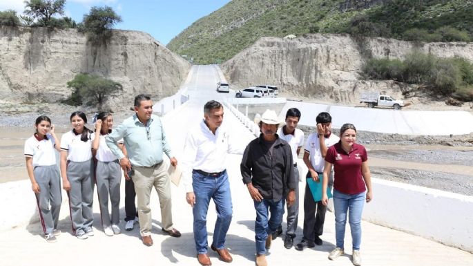 Entrega Américo viviendas a damnificados por la tormenta Alberto y supervisa obras en Tula