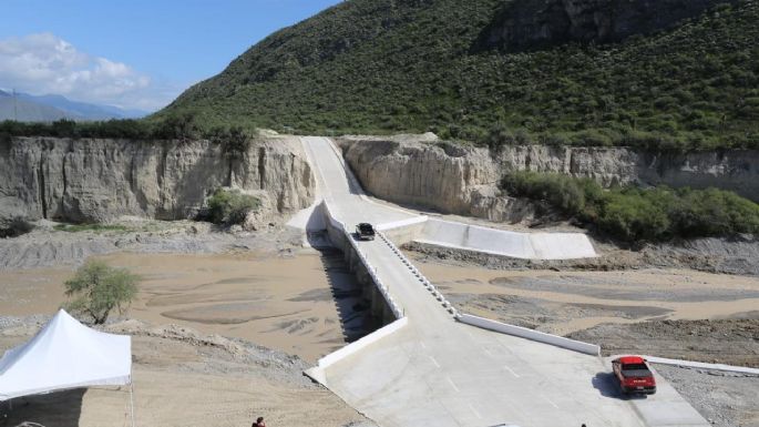 Entrega Américo viviendas a damnificados por la tormenta Alberto y supervisa obras en Tula