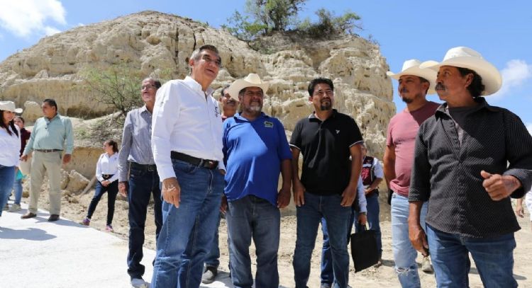 Entrega Américo viviendas a damnificados por la tormenta Alberto y supervisa obras en Tula