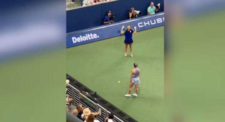 La tenista Putíntseva desprecia a recogepelotas durante juego del US Open (Video)
