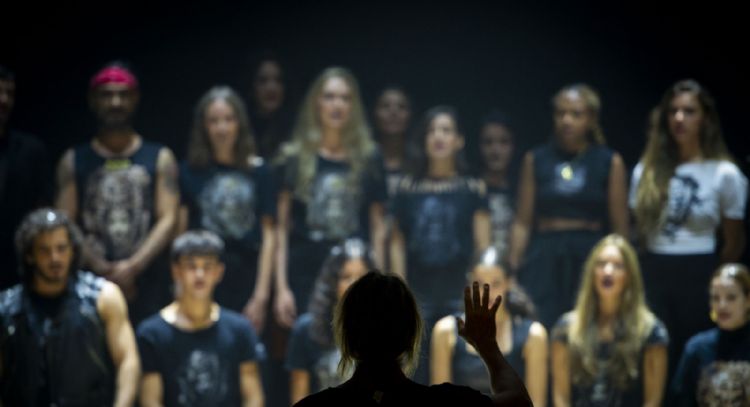 Becarios del musical Malinche de Nacho Cano vuelven a México sin haber declarado ante el juez