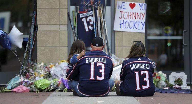 Johnny Gaudreau, jugador de la NHL, muere tras ser atropellado un día antes de la boda de su hermana